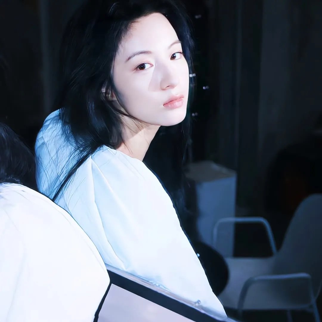 穿成200斤农妇后，首辅他真香了